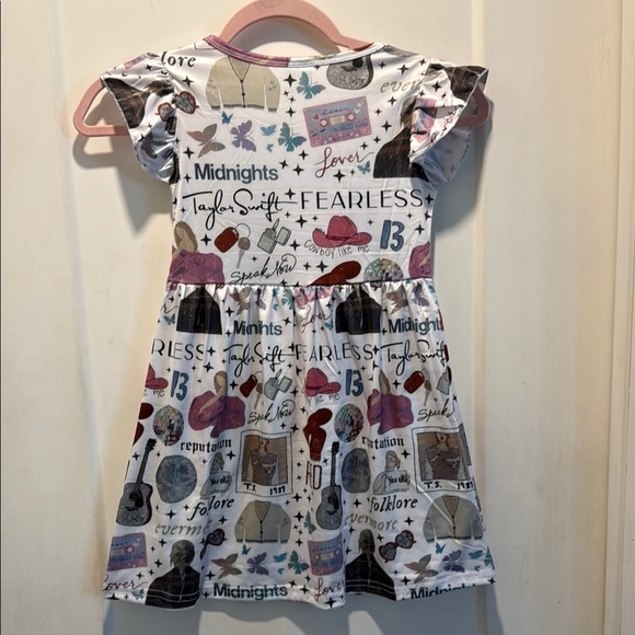 Kids Taylor Swift Dress. Size 3X 7-8 toddler and Taylor’s Wildest Dreams book! - Picture 7 of 10